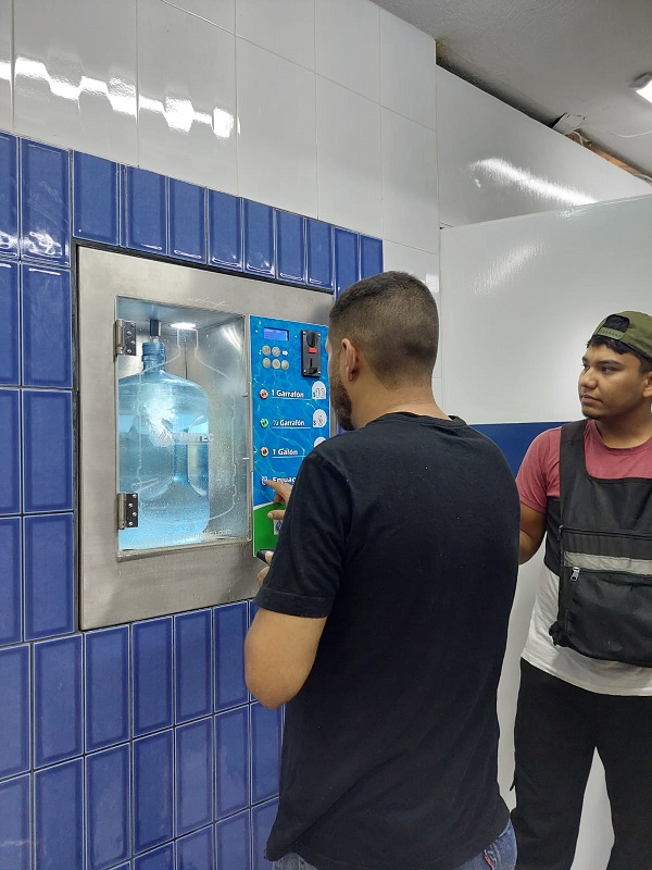 máquina vending de agua purificada